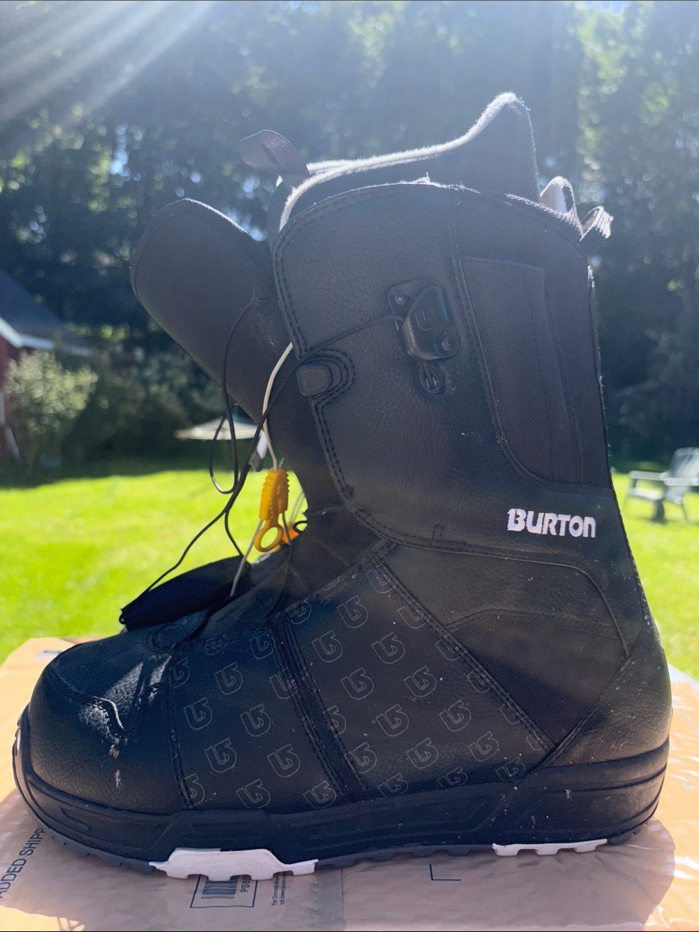 Burton Men’s Kids Snowboarding Boots size 12